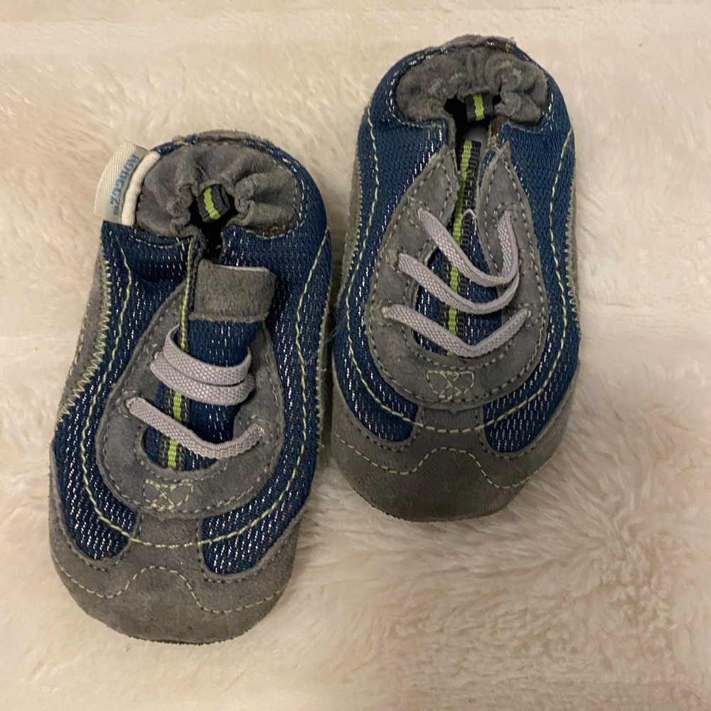 Robeez first kicks